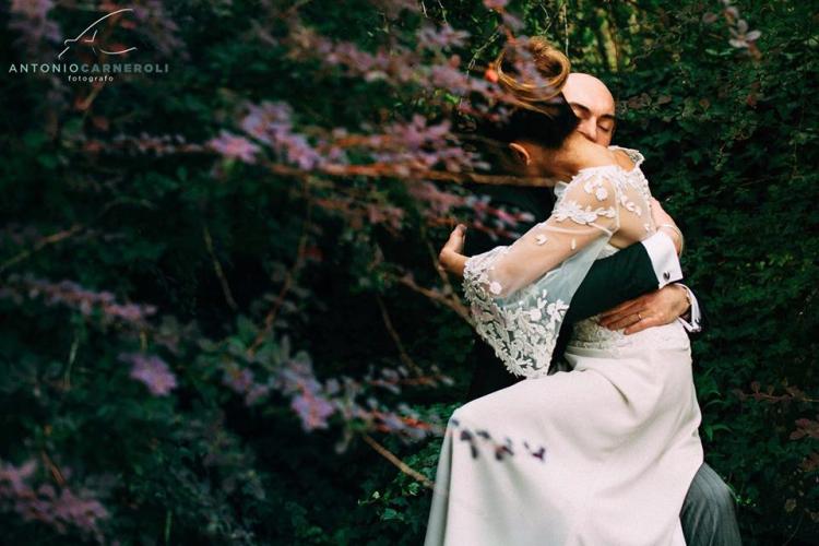 sposi abbraccio-iaognisondesiderievents-tania pracchia